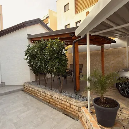 Duje Apartment