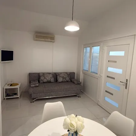 Duje Apartman *